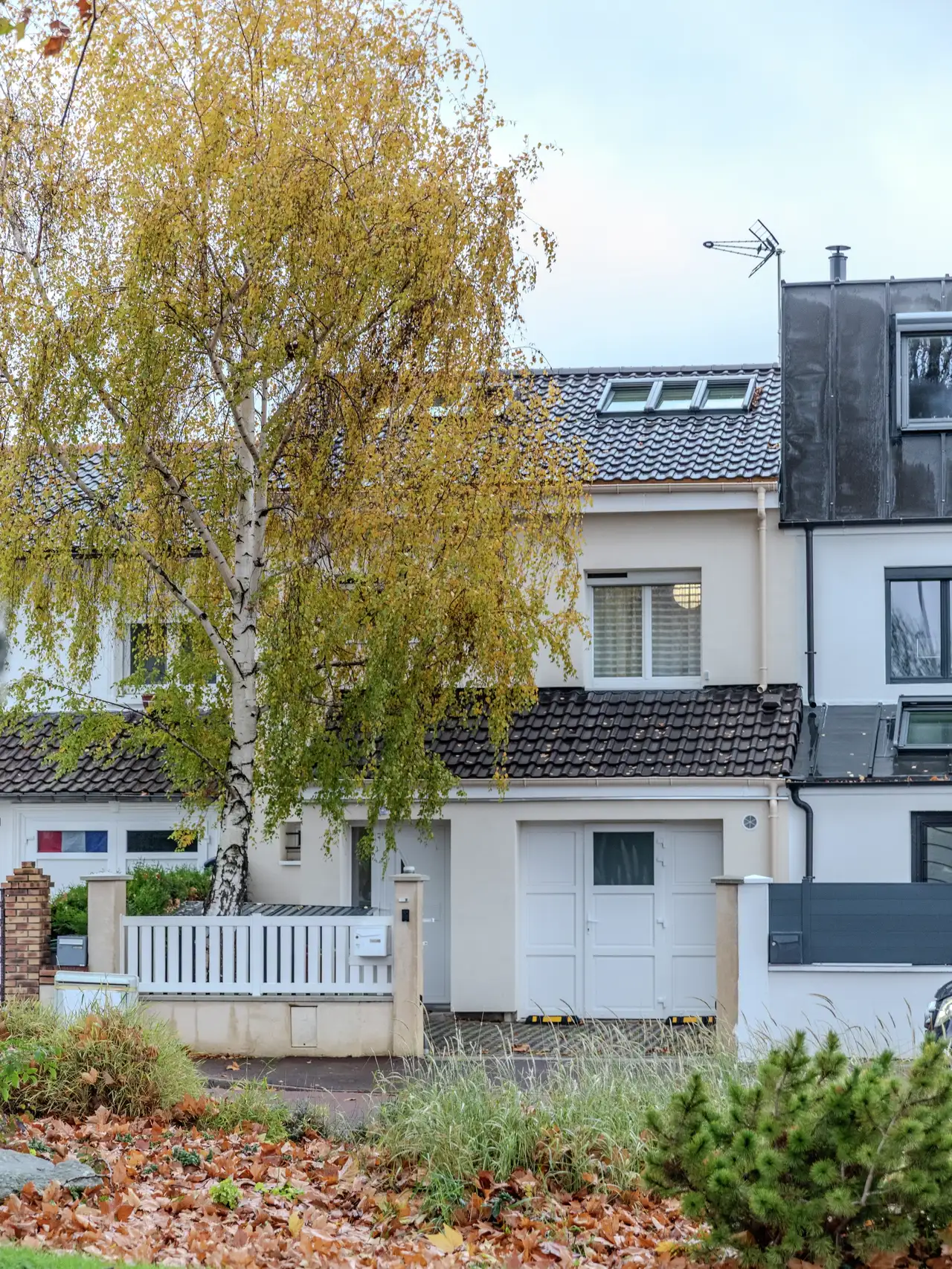 Maison mitoyenne : 7 idées pour éclairer enfin les pièces les plus sombres