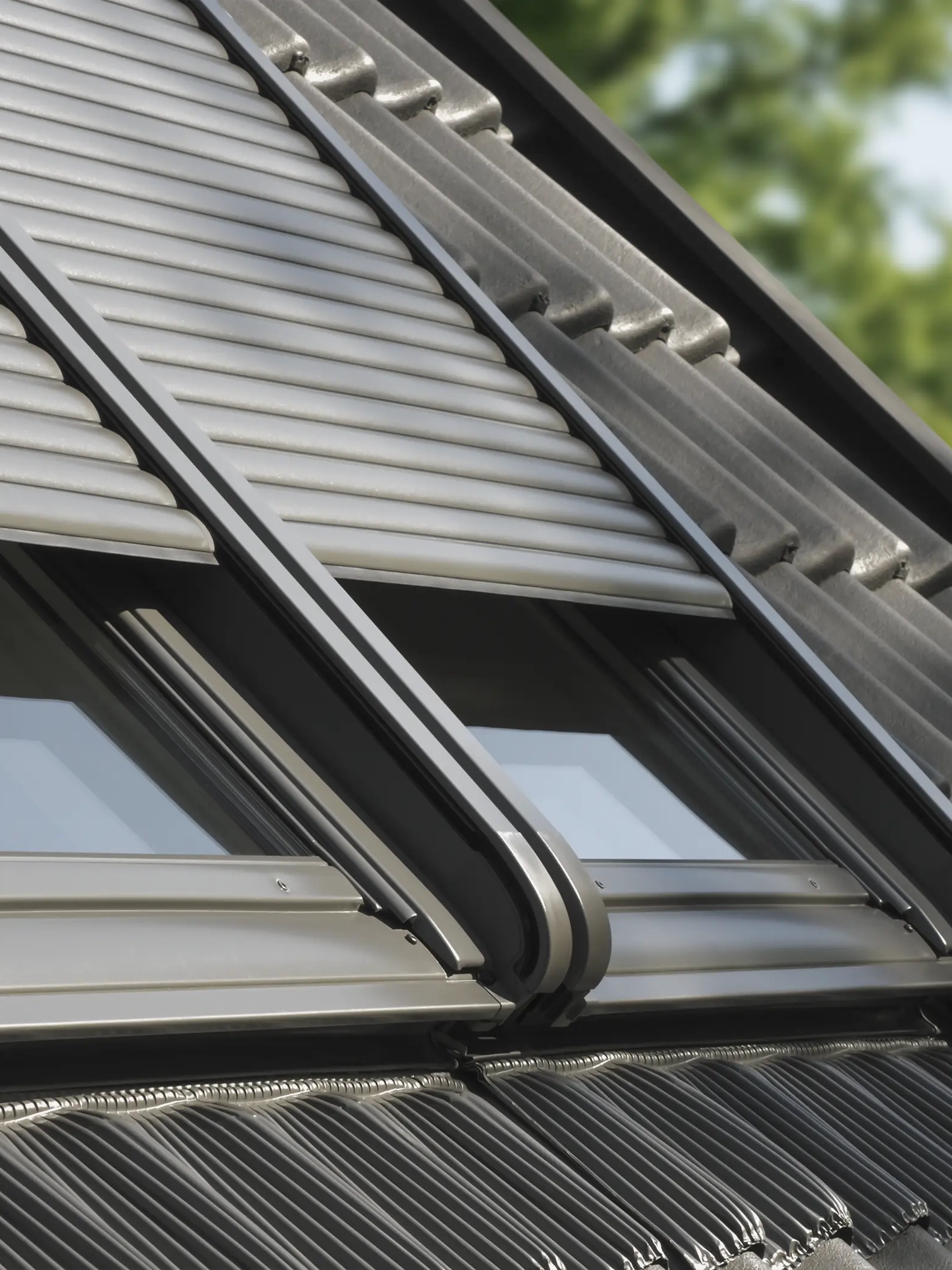 Ventanas de tejado VELUX con persianas exteriores de lamas de aluminio 