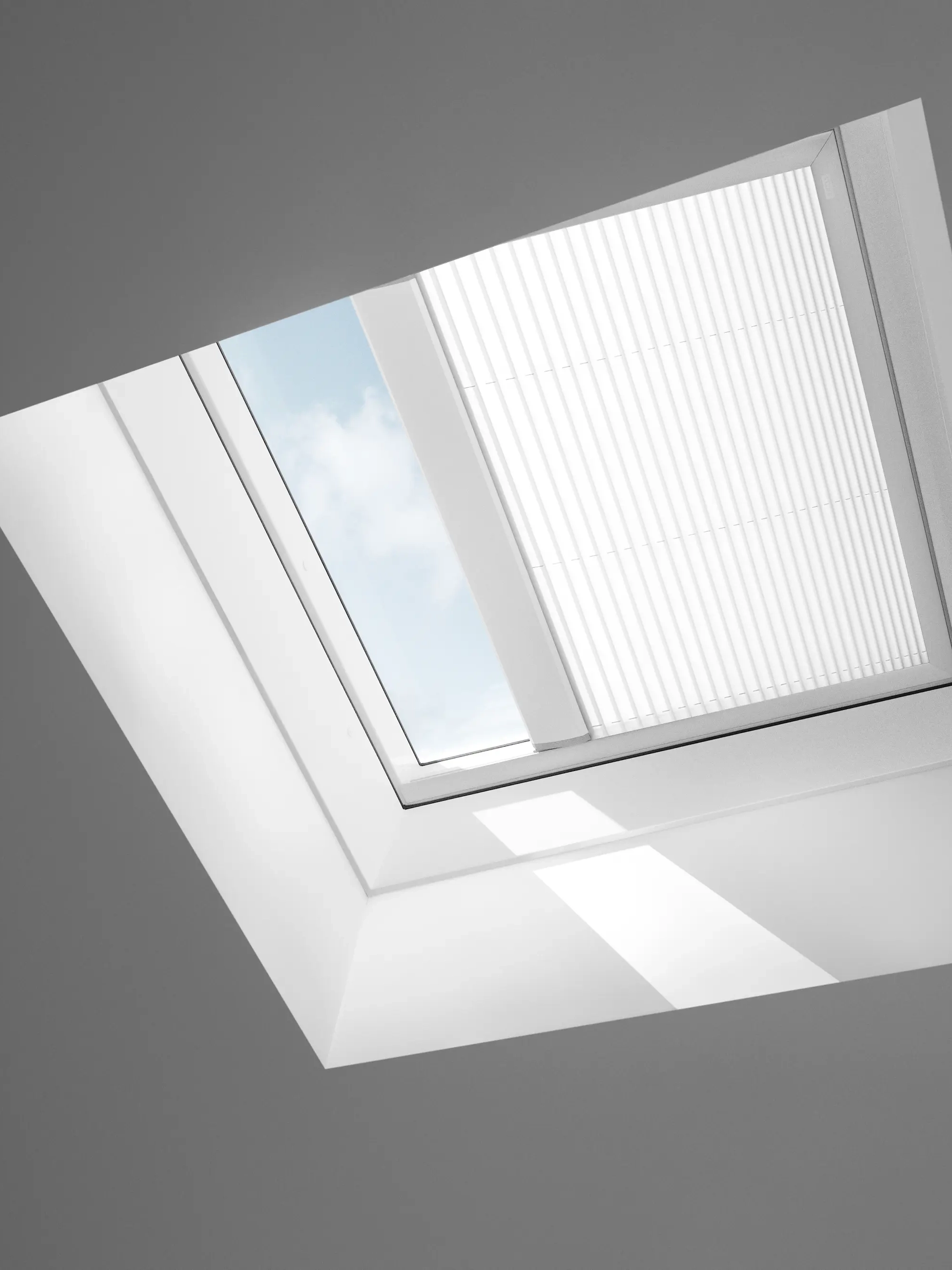 VELUX Origineel Verduisterend Rolgordijn Plus Plissé DFD Wit Kozijn Sk06 Wit VELUX Origineel Verduisterend Rolgordijn Plus Plissé DFD Wit Kozijn Sk06 Wit