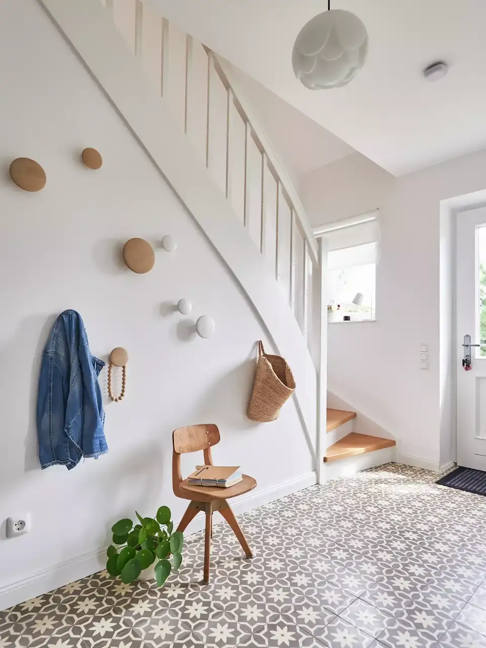 Hallway decor ideas: how to make an entrance