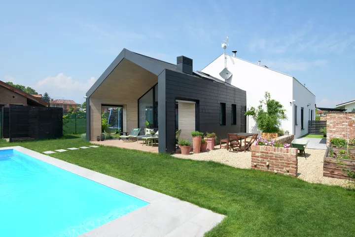 Einfamilienhaus mit Pool | VELUX Magazin