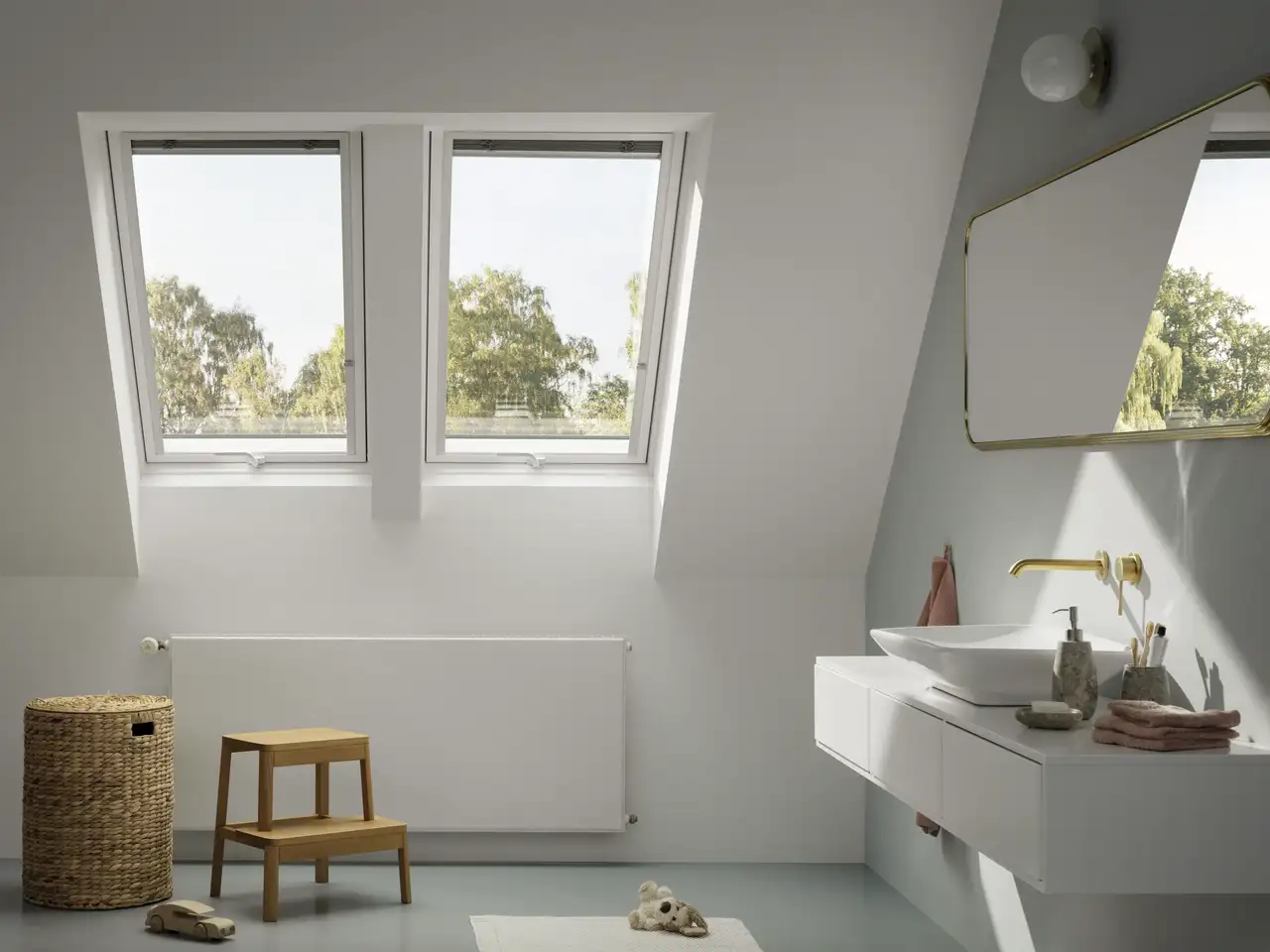 Bagno moderno con due soluzioni di illuminazione VELUX | Rivista VELUX