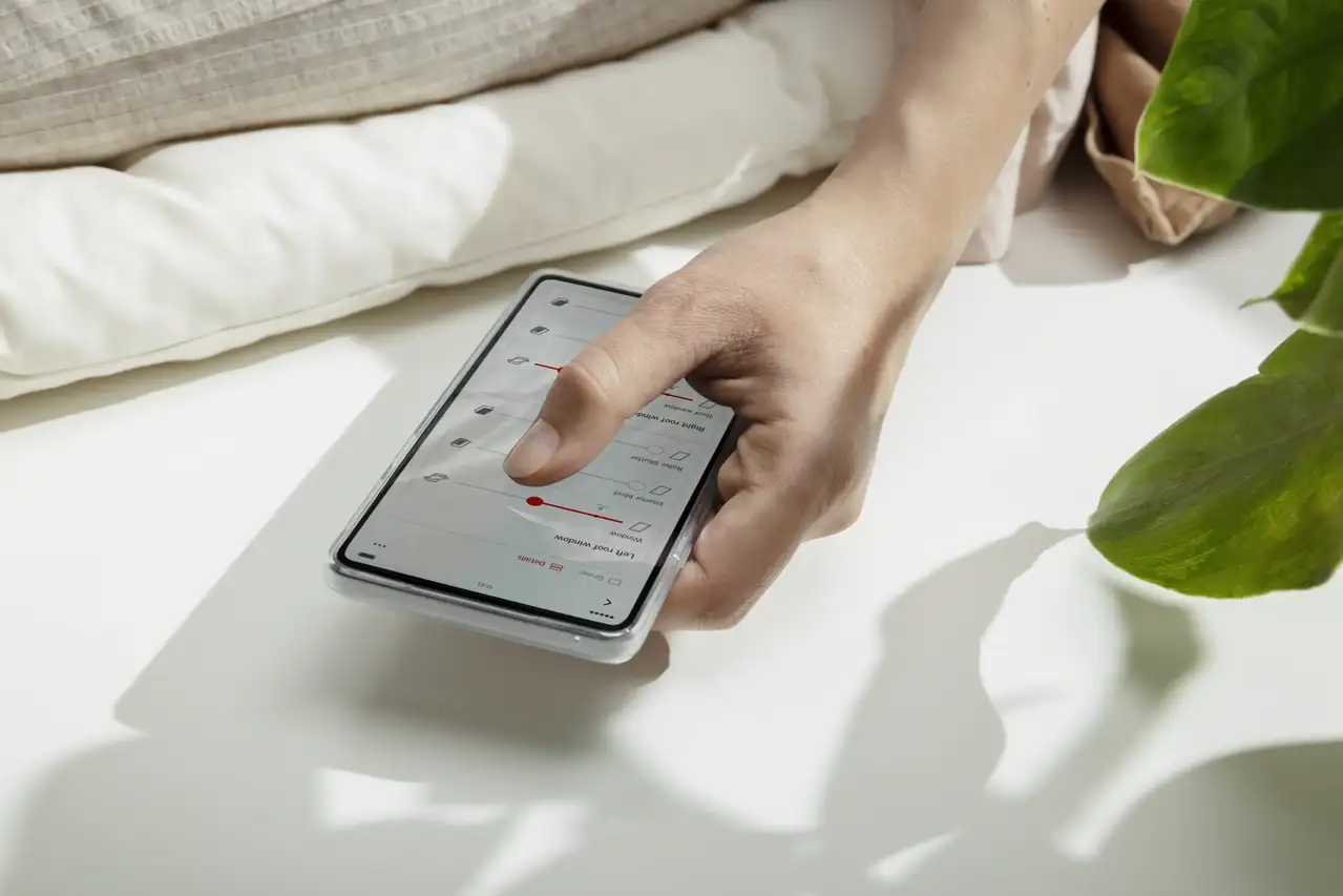 Dettaglio della VELUX App Control per ottimizzare l’uso delle finestre in modo smart.