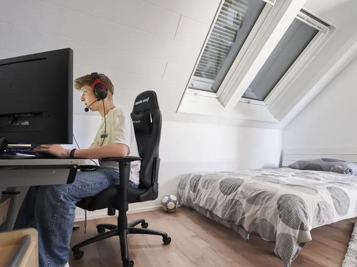 Jugendzimmer mit Dachschräge einrichten 