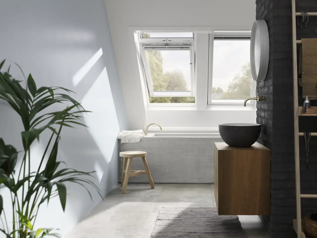 Bagno luminoso sotto il tetto spiovente con due lucernari | Rivista VELUX