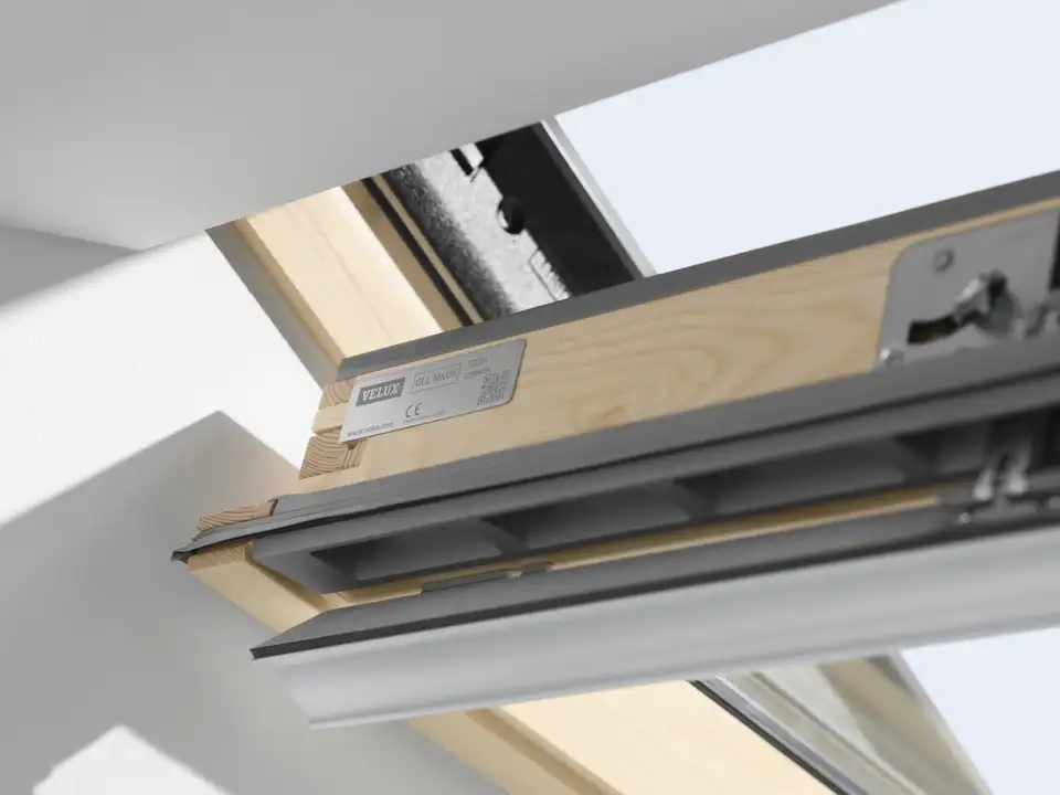 Közelített kép VELUX tetőtéri ablakról