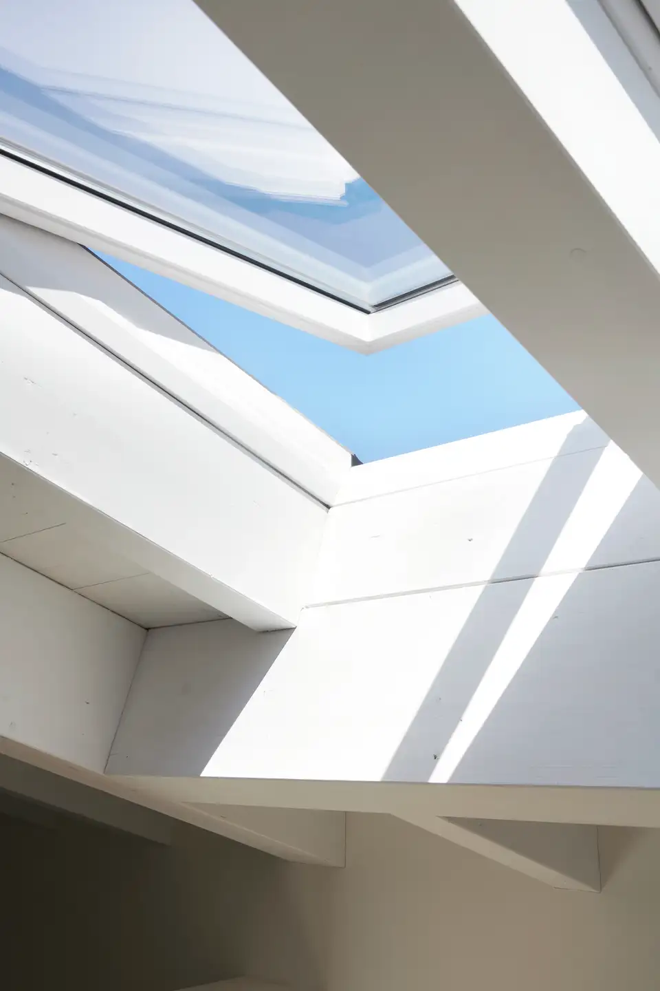 Finestra per tetti VELUX aperta.