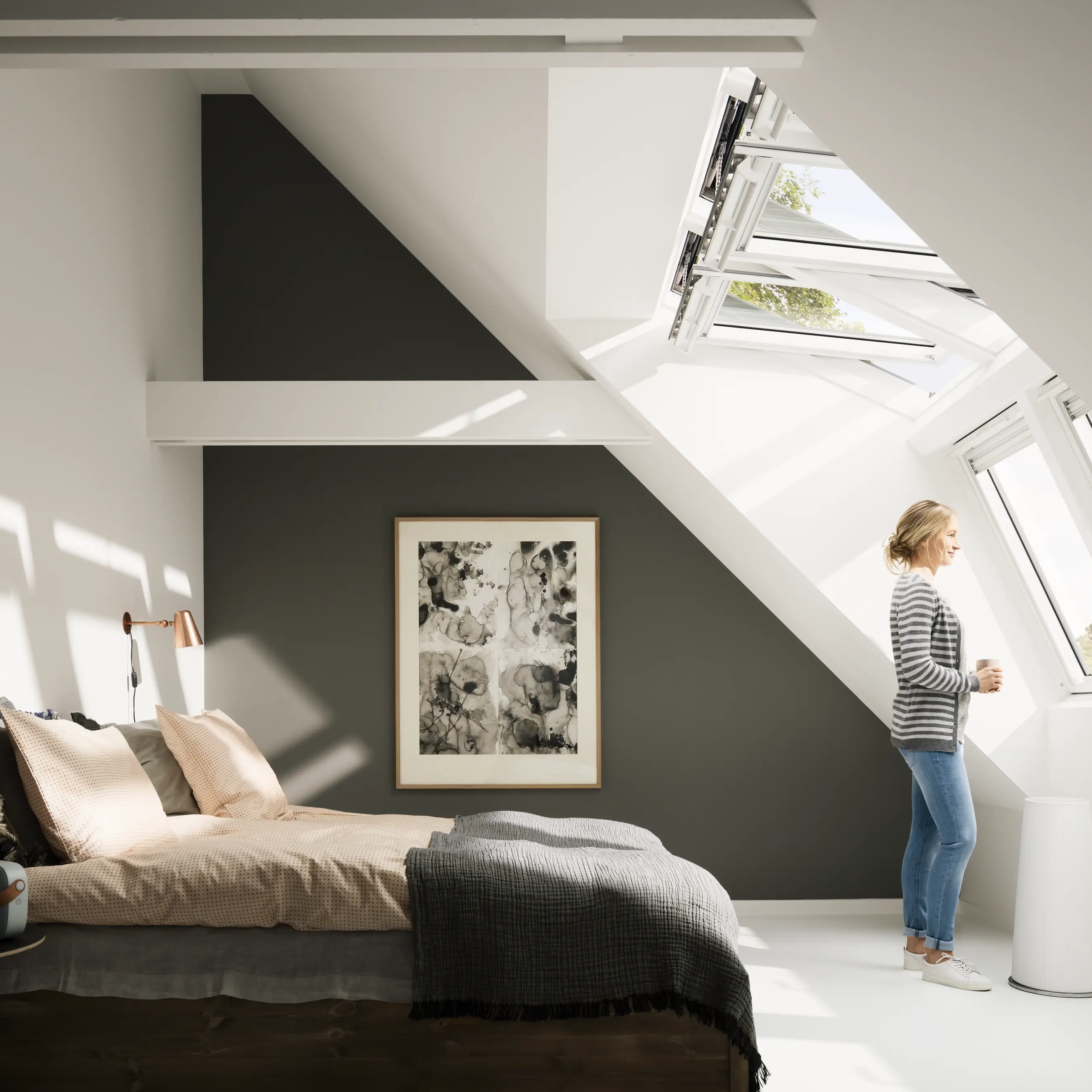 Optimaliseer uw leefruimte door van uw zolder een aangename woonkamer te maken met de nieuwe VELUX® Dakkapel Ruimte.