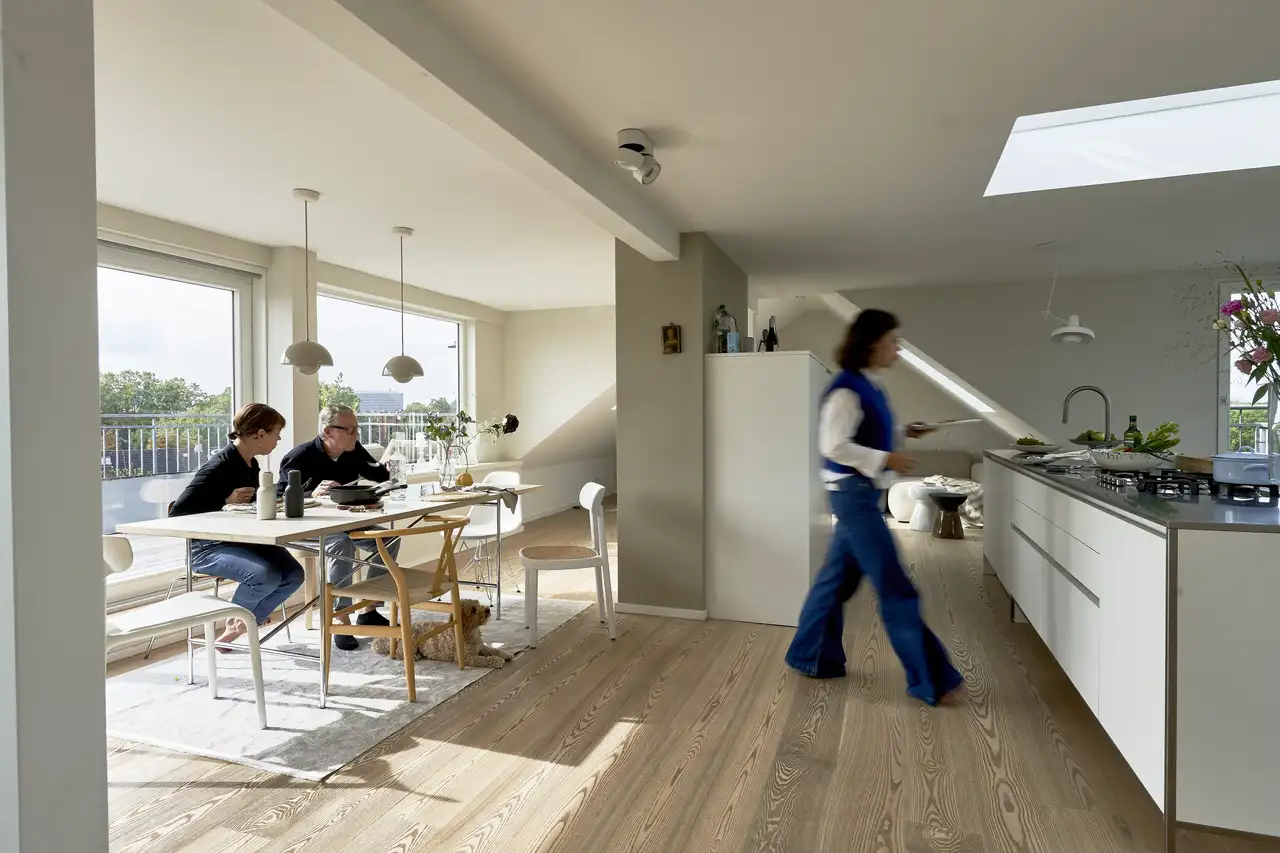 Küche nach skandinavischem Wohnstil: Klare Linien, helle Farben und funktionale Einrichtung | VELUX Magazin