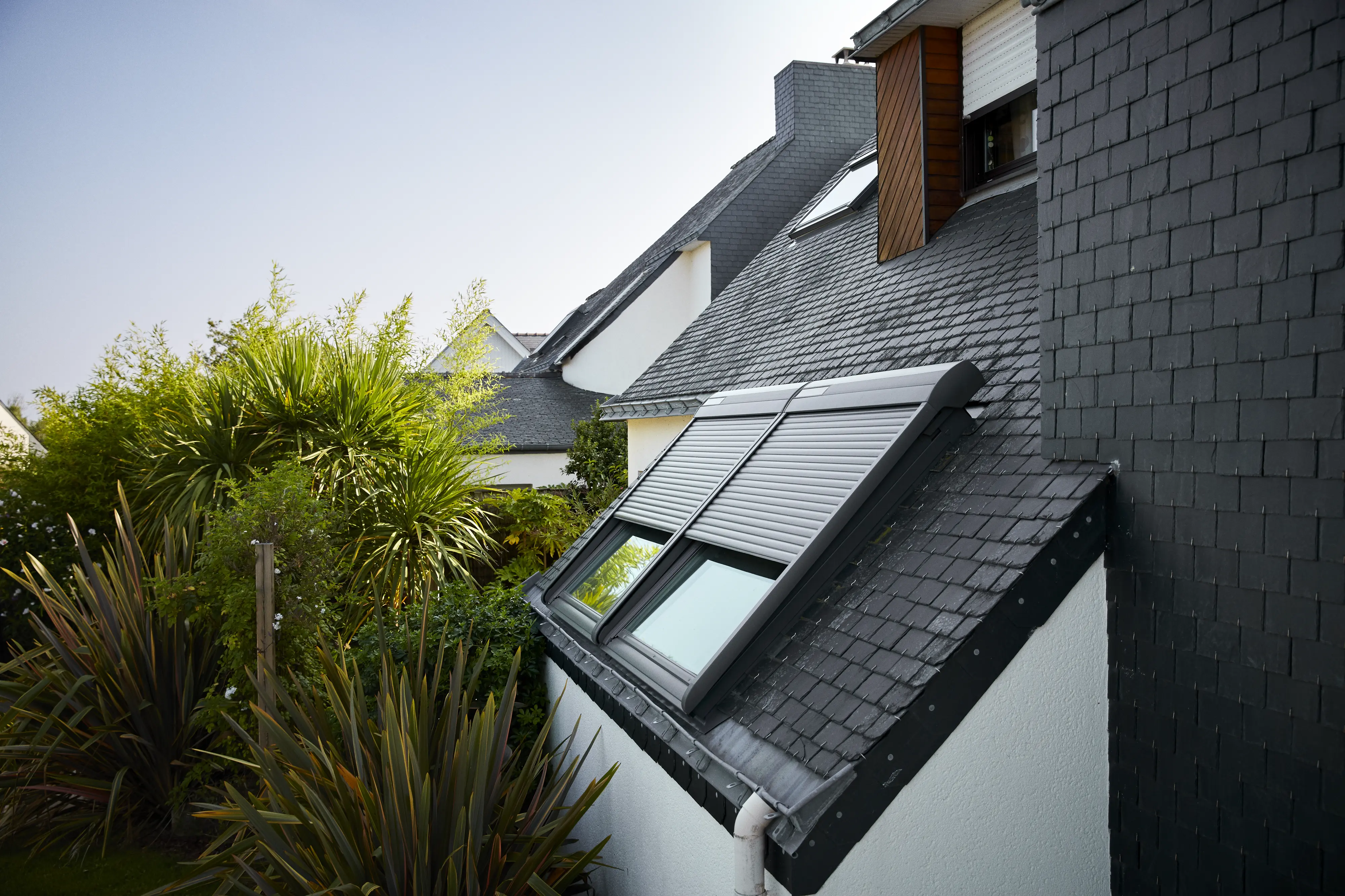 Pourquoi choisir des volets roulants extérieurs pour fenêtres de toit