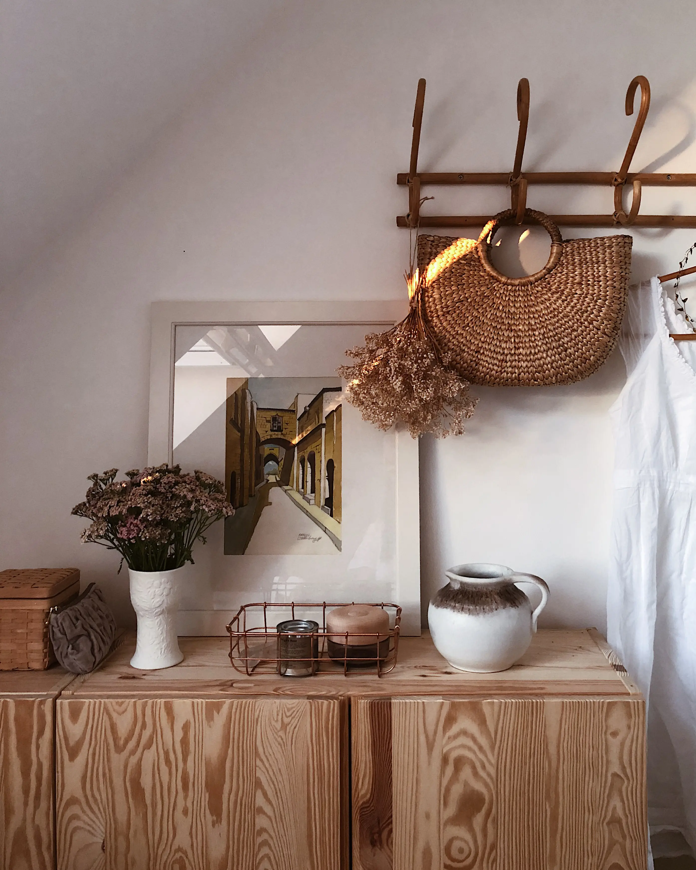 Cottagecore: So wird Ihr Wohnzimmer zum Landhaus-Traum