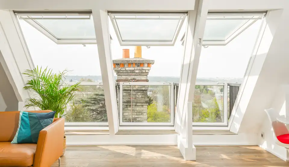 Fenêtre balcon VELUX ouvertes vues de l’intérieur 