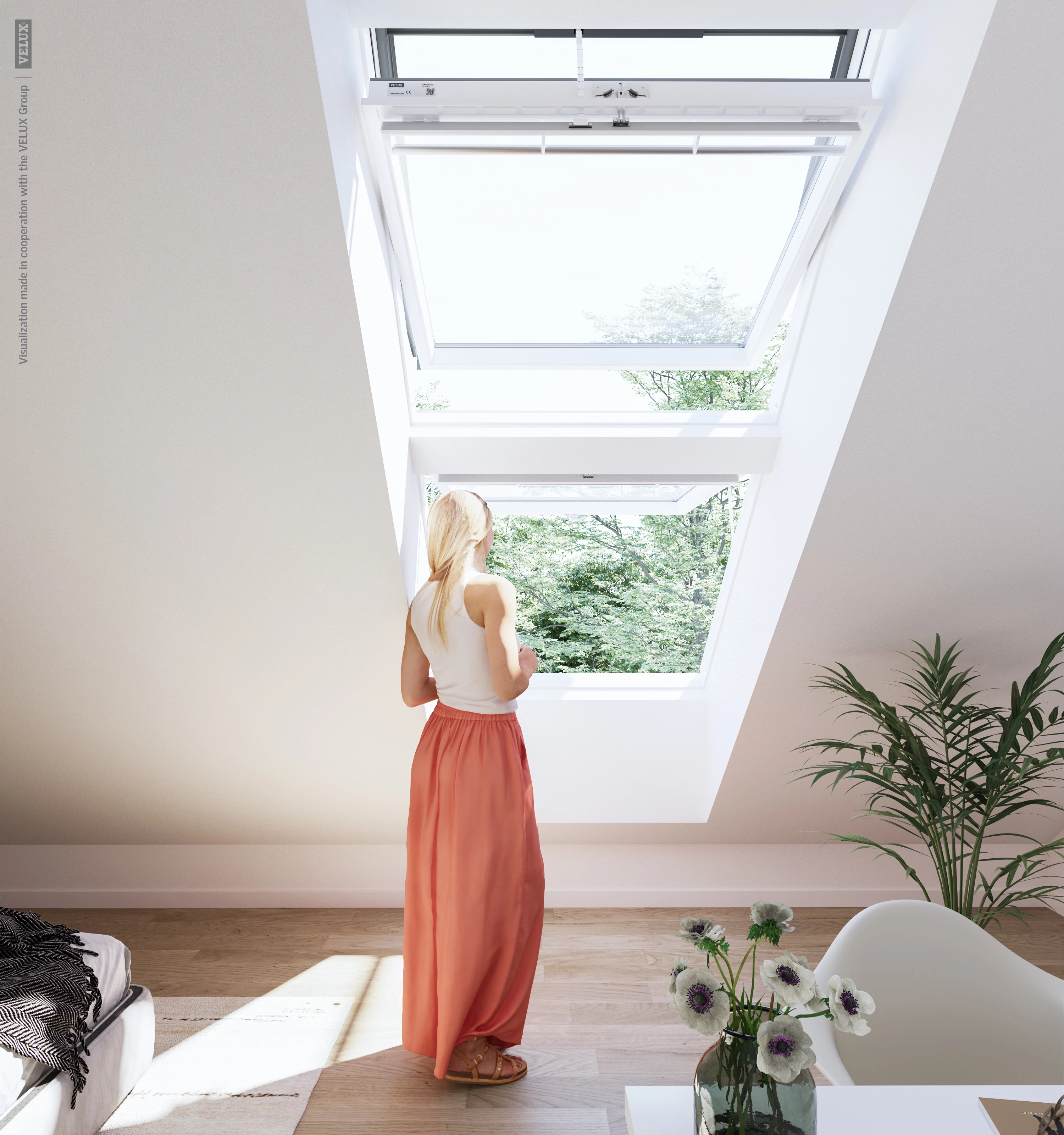 Dekle stoji pred odprtim strešnim oknom VELUX pozimi.
