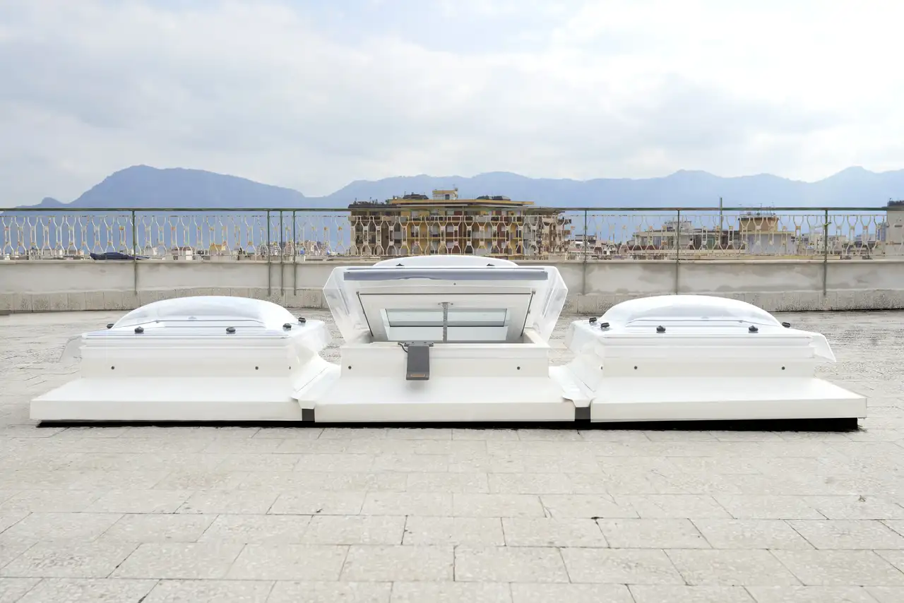 Tetto piano con finestre per tetti piani VELUX