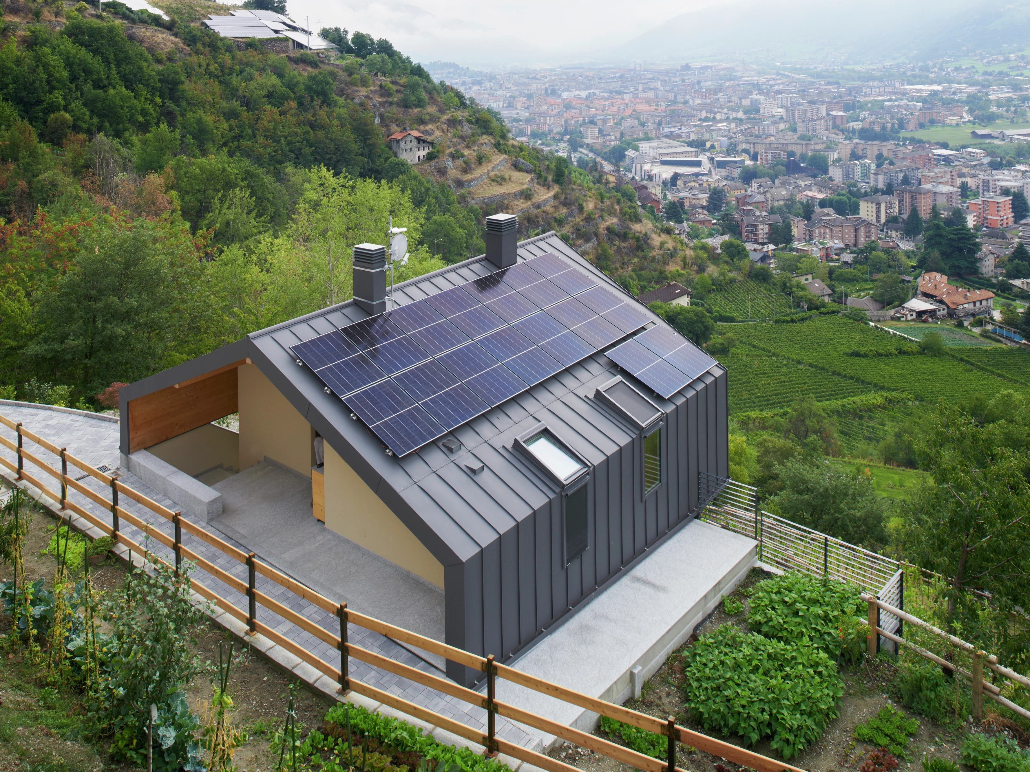 Una ristrutturazione luminosa: il nuovo volto di una casa di montagna