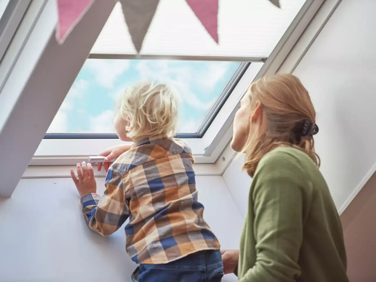 Bungalow-Dachfenster für erleuchtete Kinderzimmer 