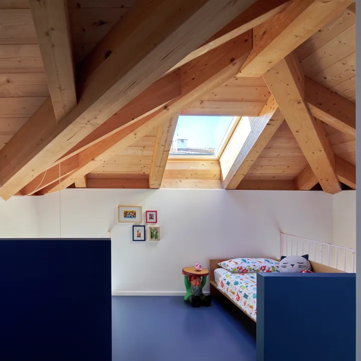 Una cameretta con tanta luce, per crescere e sognare 