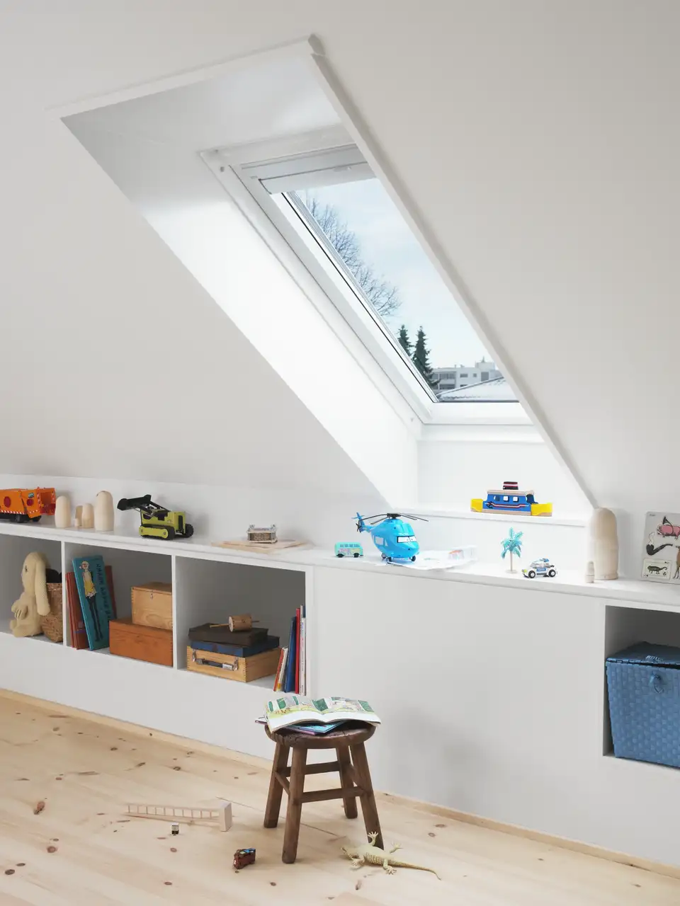 speelkamer ingericht onder het schuine dak 