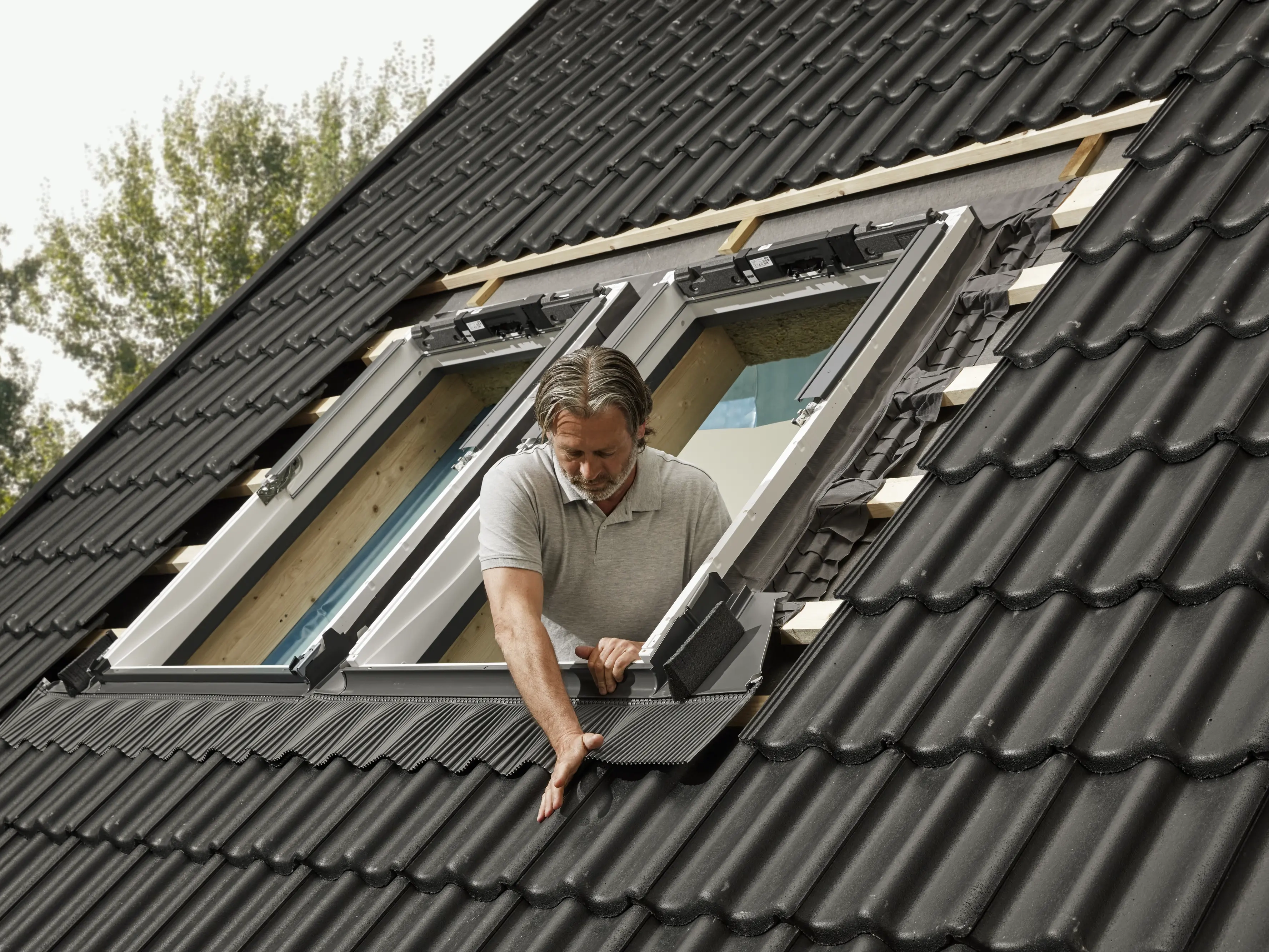 Installation of flashings, bottom section