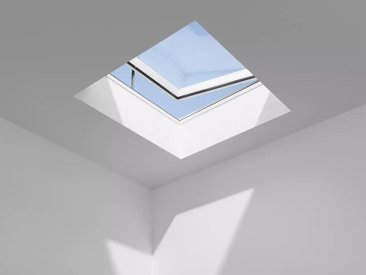 Minimalistisches Zimmer mit natürlichem Licht von VELUX Dachflächenfenster