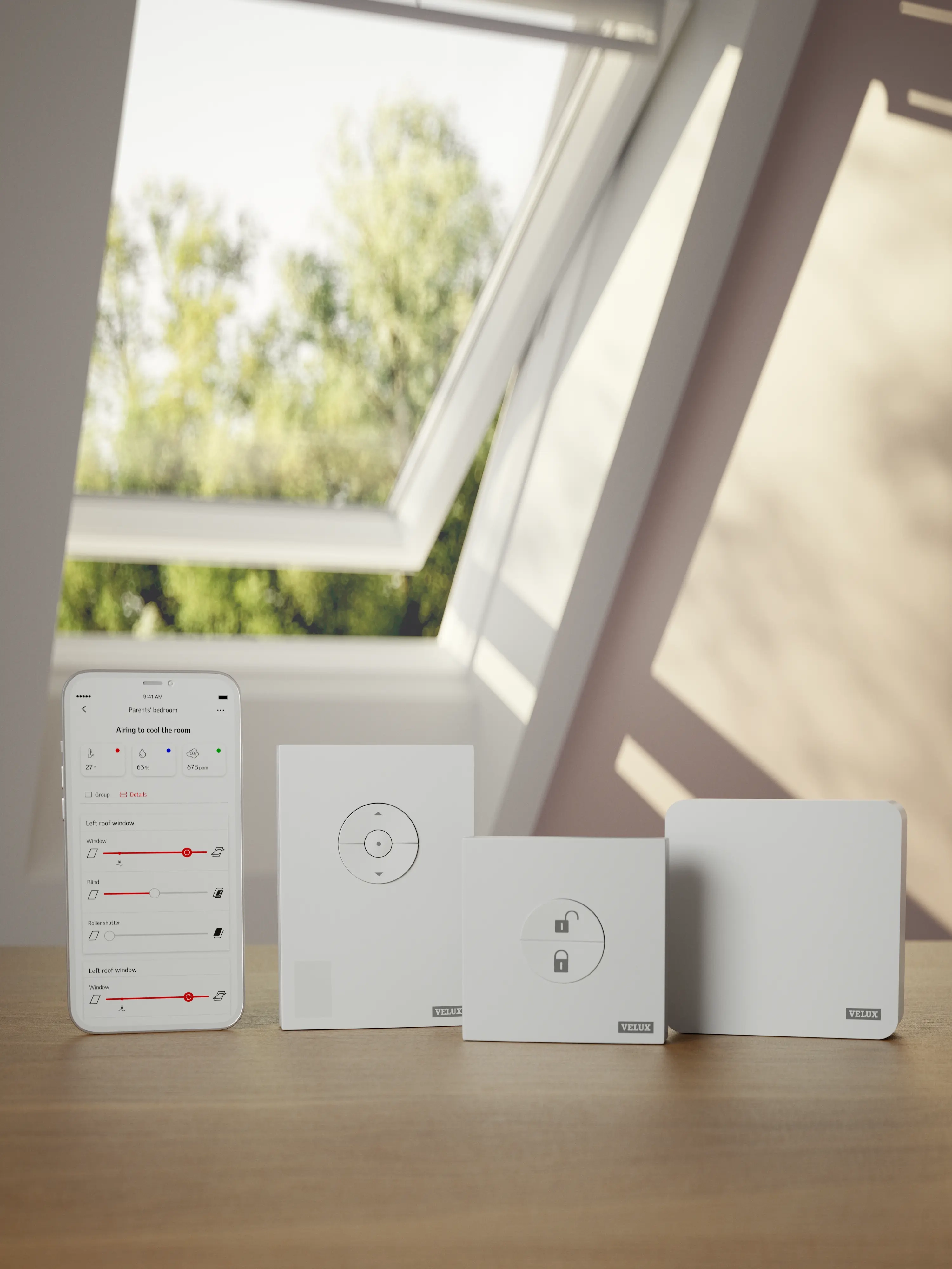 VELUX krovni prozor sa pametnim kontrolama i interfejsom aplikacije.