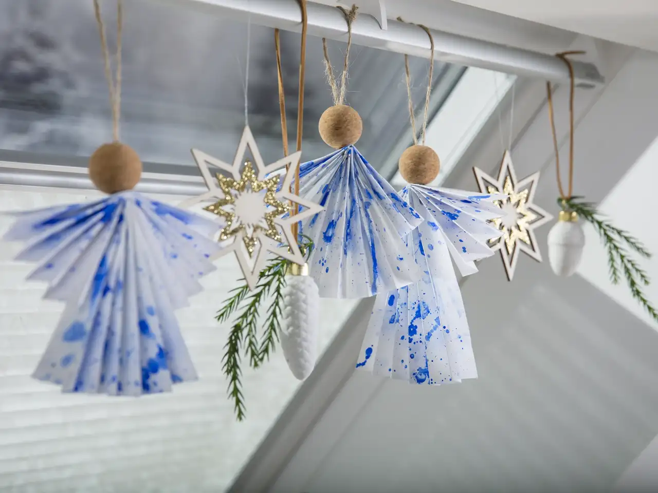 Weihnachtsdeko für Dachfenster: 6 tolle Ideen