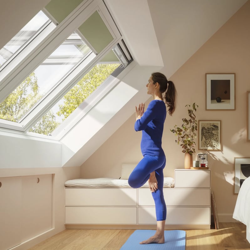 Attic room with sloped ceiling, VELUX roof window, and yoga practice.