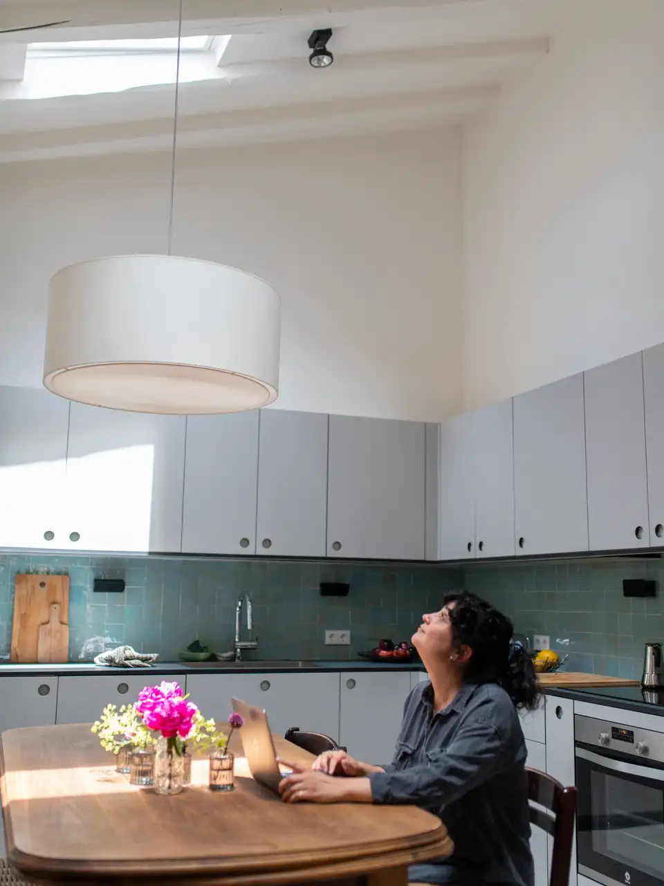 Cómo convertir la cocina en el corazón de la casa con luz natural 