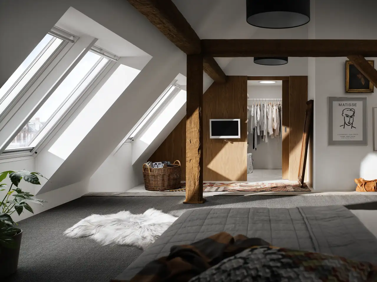 Una cabina armadio chiusa da una parete di legno in una camera da letto i mansarda 