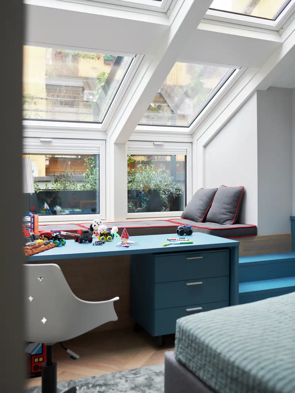 décoration de bureau à la maison dans les teintes bleues