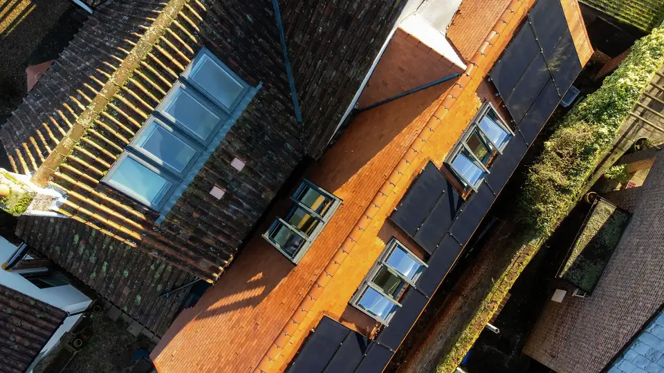 Budowa na lata: wszystko o materiałach dachowych    