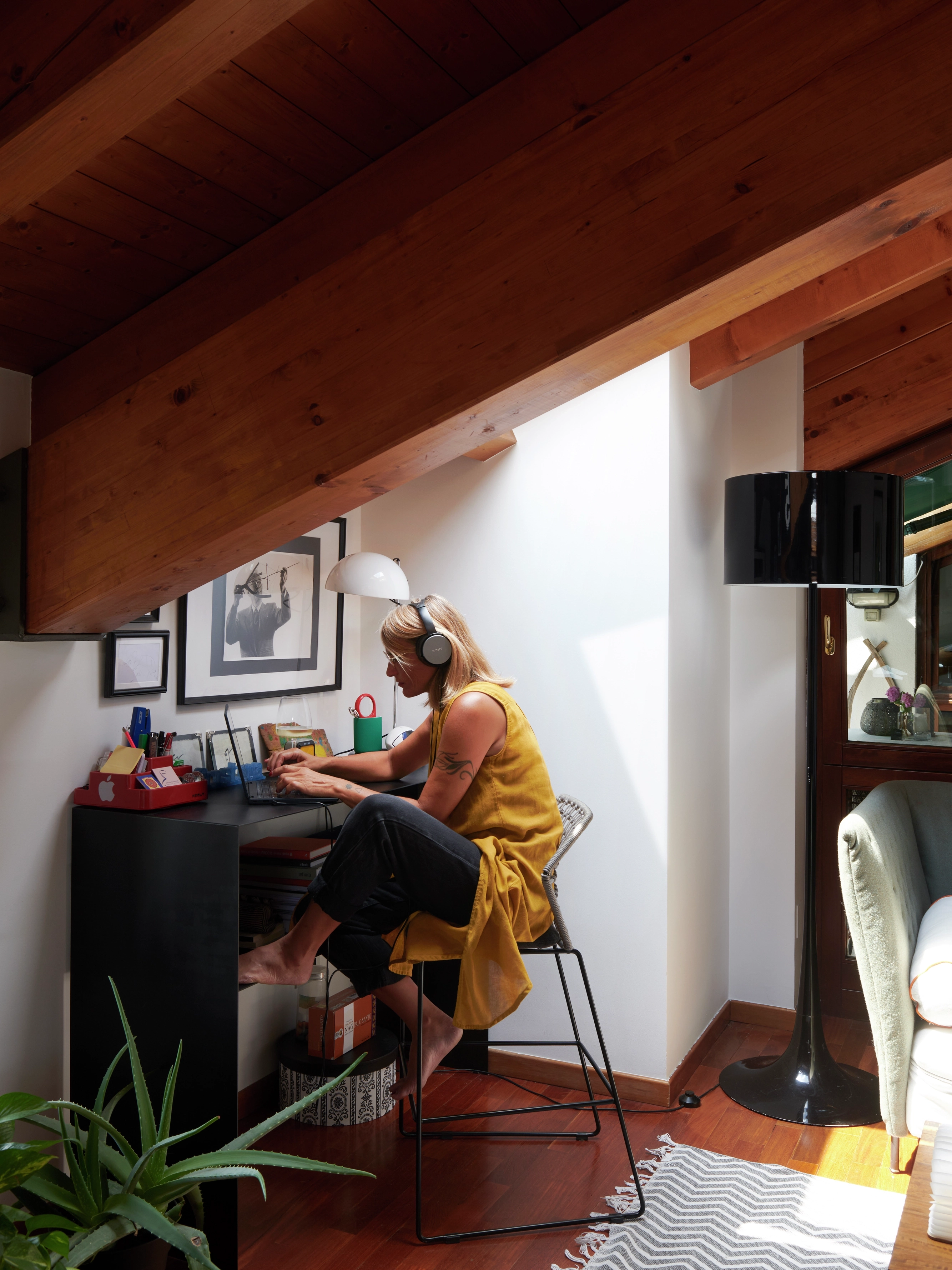 Vivere e lavorare in un living pieno di luce