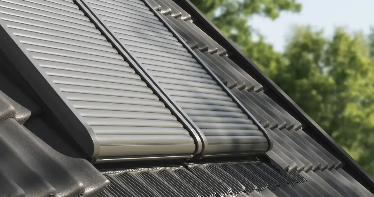 Solar roller shutters on a roof window, integrated in the roof.