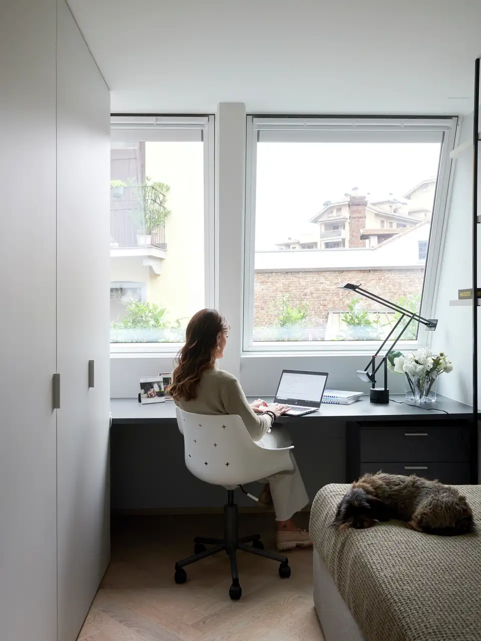 décoration de bureau à la maison noir et blanc