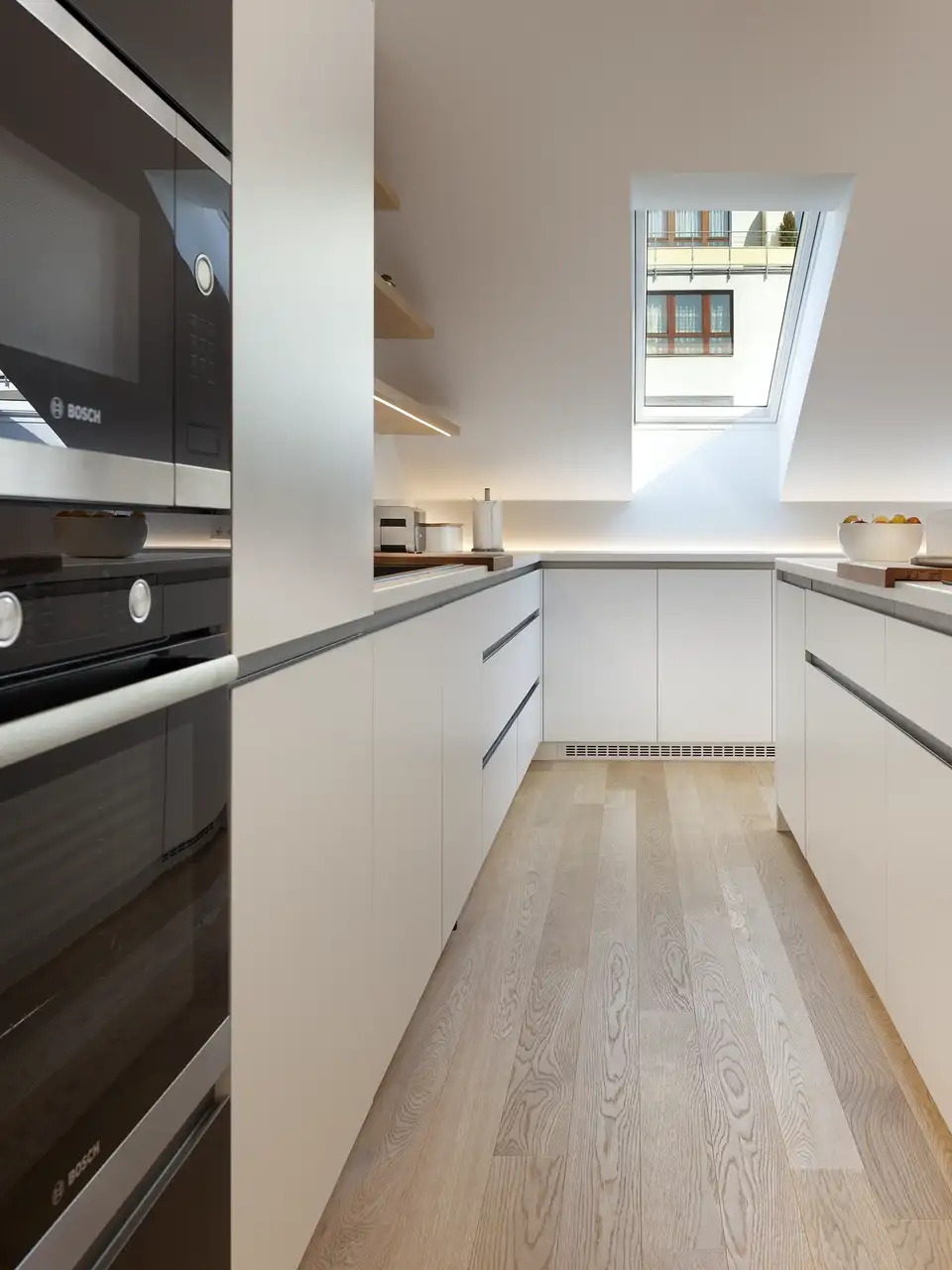 gerenoveerde zolderappartementkeuken