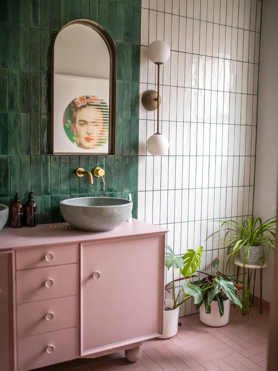 Bagno con mattonelle colorate