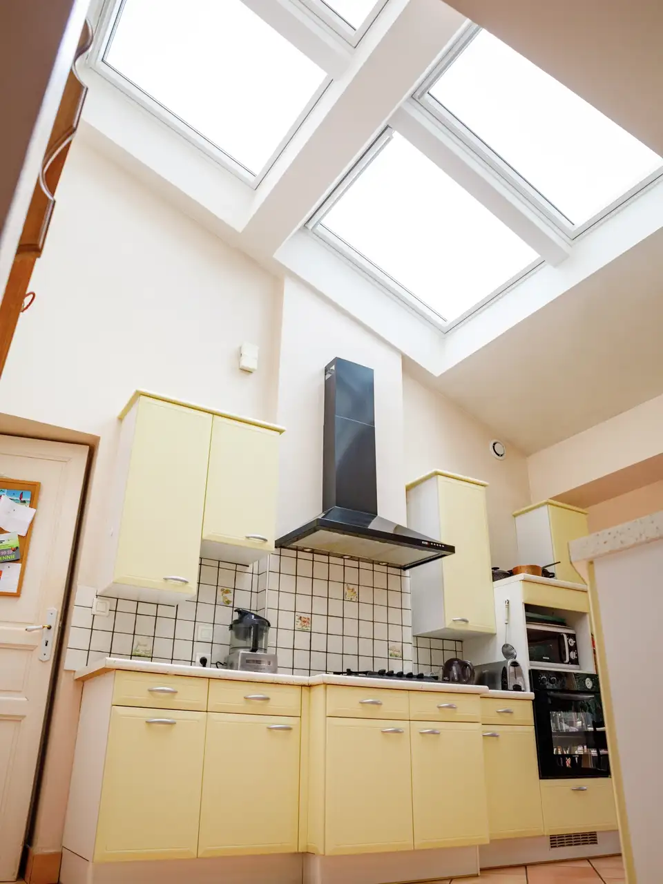cuisine avec combinaison de fenêtres de toit VELUX