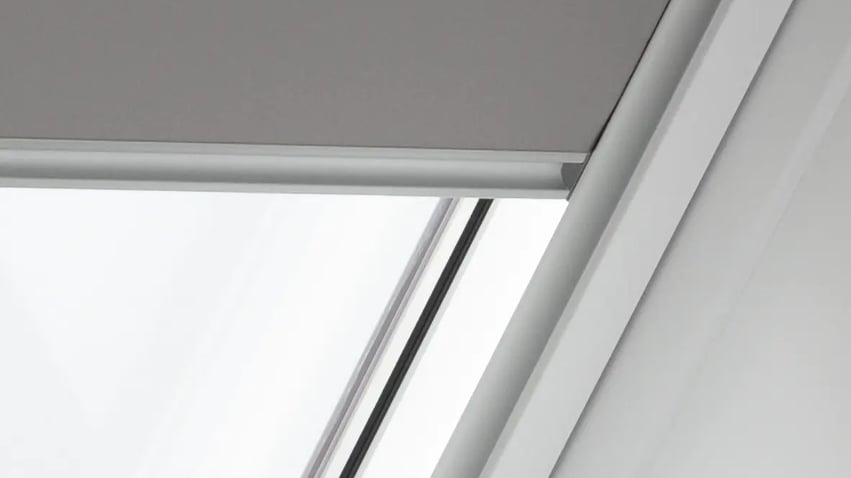 Store Duo Occultant Tamisant Manuel VELUX Noir DFD 7 / 804 / U04 Profilé Aluminium naturel brossé