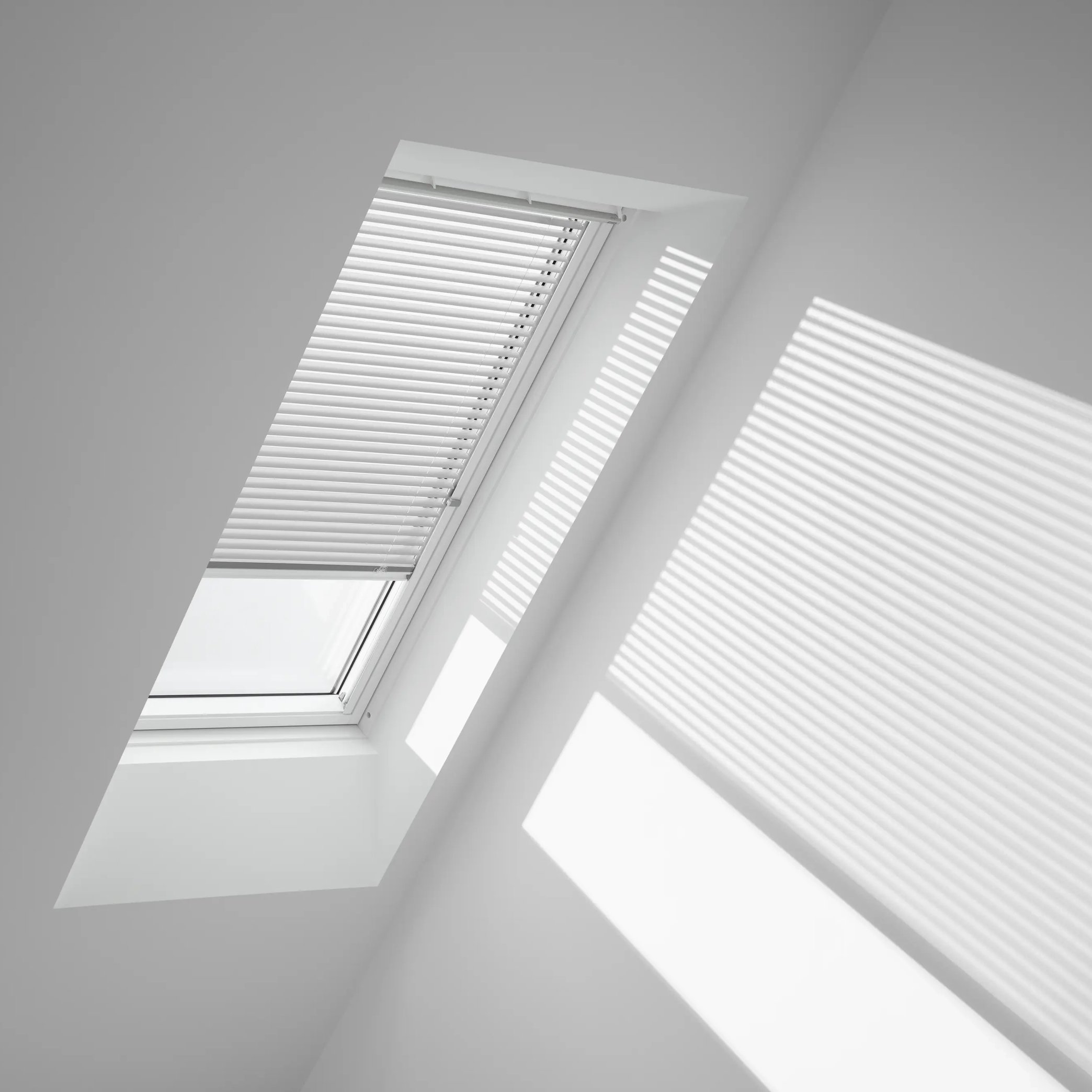 Venetian manual blind 372264