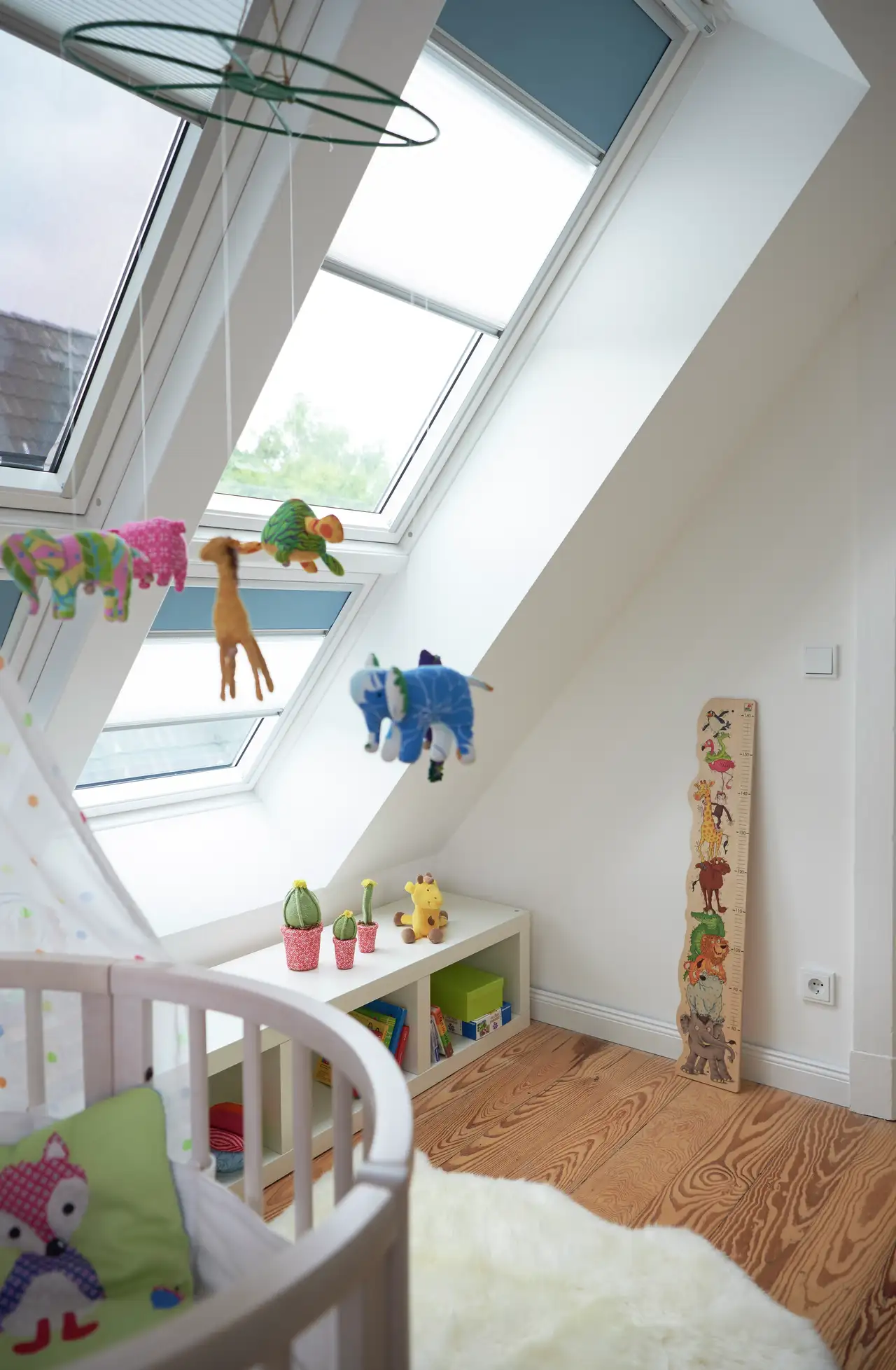 Protezione solare per finestre a tetto nella stanza dei bambini | Rivista VELUX