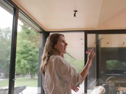 Woman explaining how roof windows are creating a family space with daylight