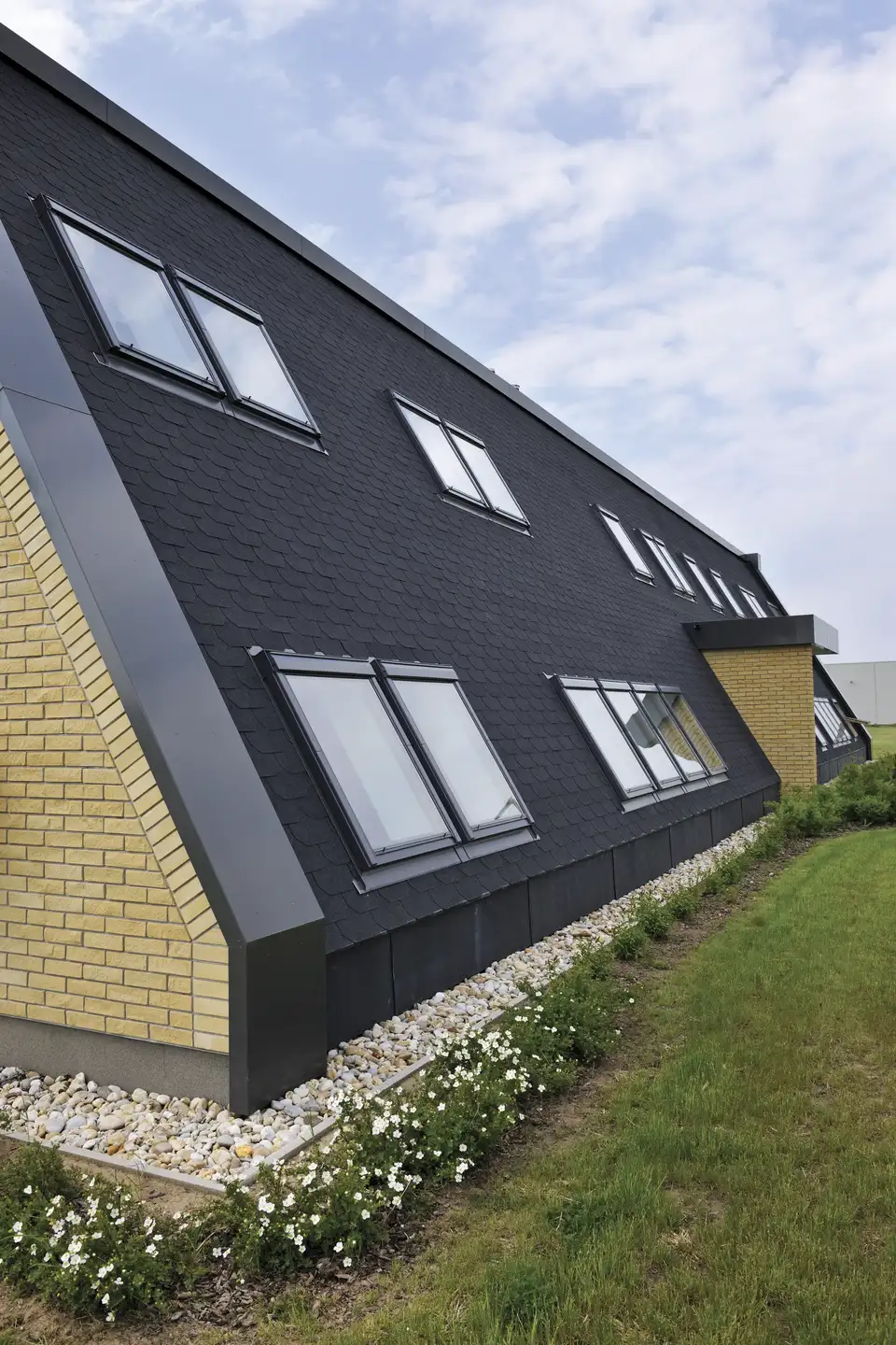 Fereastră de mansardă, lucarnă sau luminator: cum alegi?